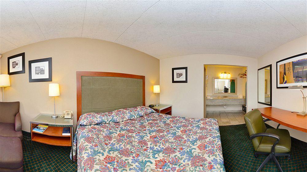Econo Lodge *