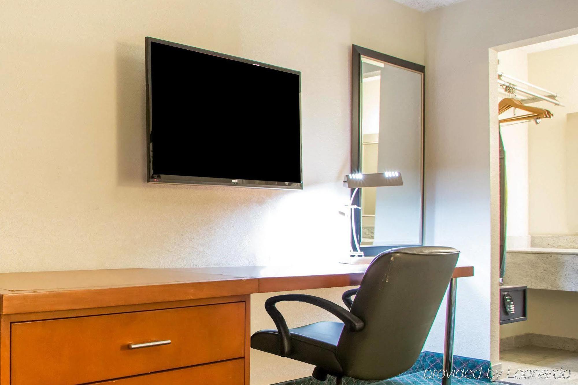 Lodge Econo Zanesville