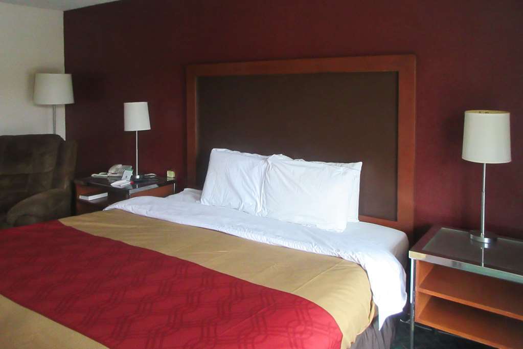 Econo Lodge *