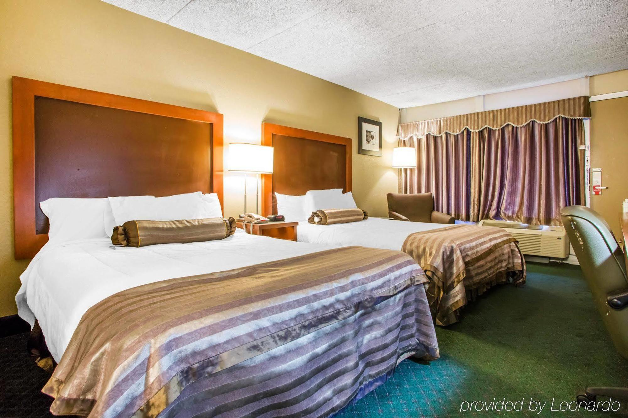 Econo Lodge *